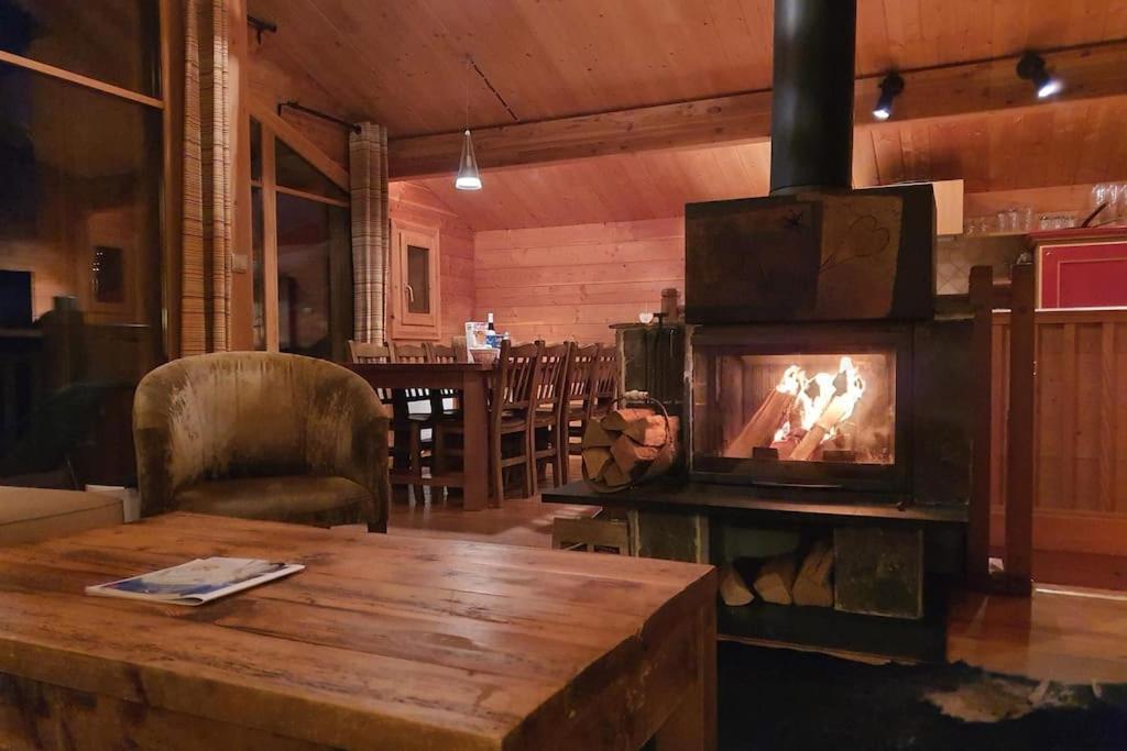 Cosy 4 Bedroom Chalet With Hot Tub Saint-Marcel  Buitenkant foto