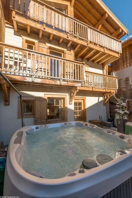 Cosy 4 Bedroom Chalet With Hot Tub Saint-Marcel  Buitenkant foto