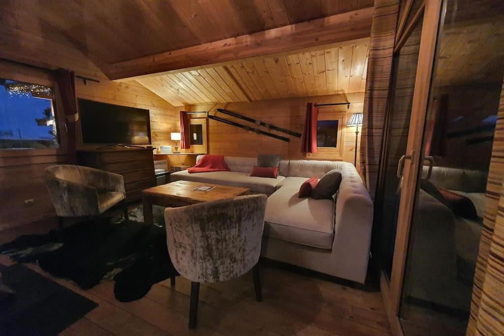 Cosy 4 Bedroom Chalet With Hot Tub Saint-Marcel  Buitenkant foto