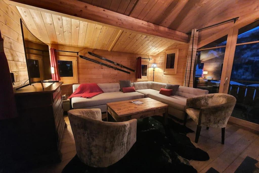 Cosy 4 Bedroom Chalet With Hot Tub Saint-Marcel  Buitenkant foto