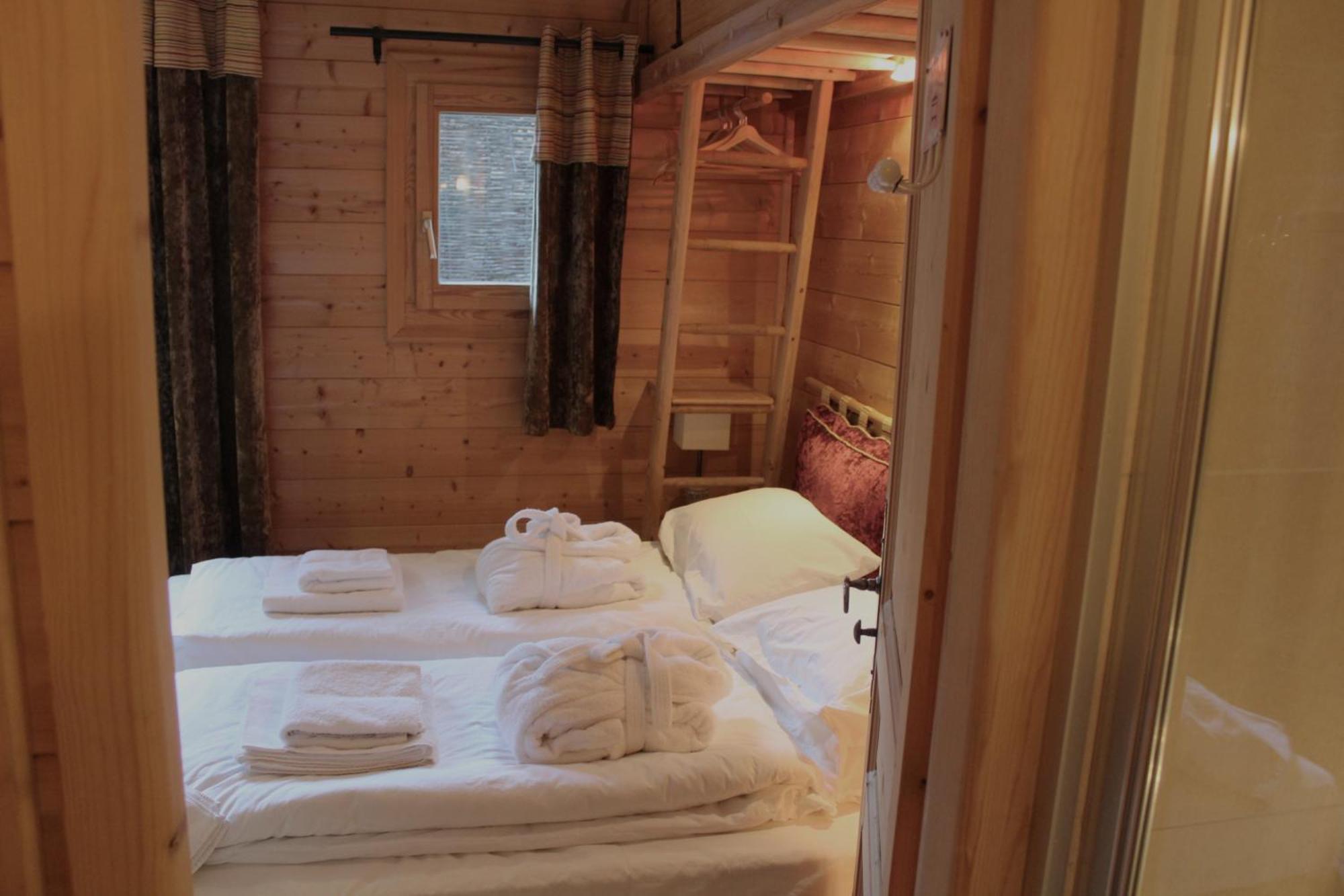 Cosy 4 Bedroom Chalet With Hot Tub Saint-Marcel  Buitenkant foto