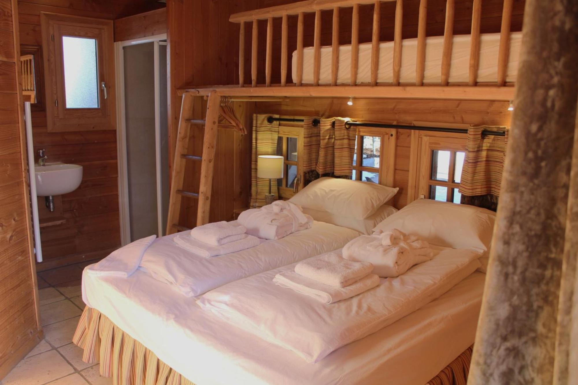 Cosy 4 Bedroom Chalet With Hot Tub Saint-Marcel  Buitenkant foto