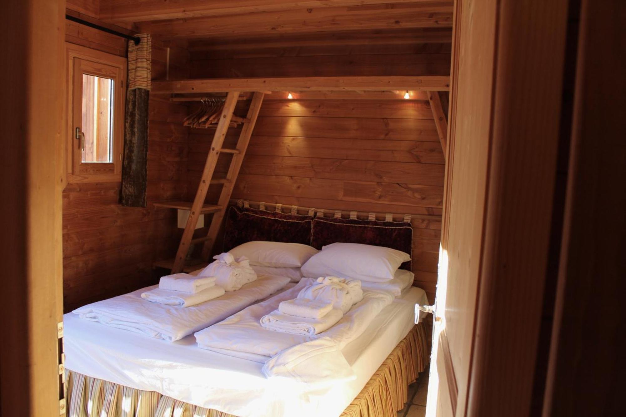 Cosy 4 Bedroom Chalet With Hot Tub Saint-Marcel  Buitenkant foto